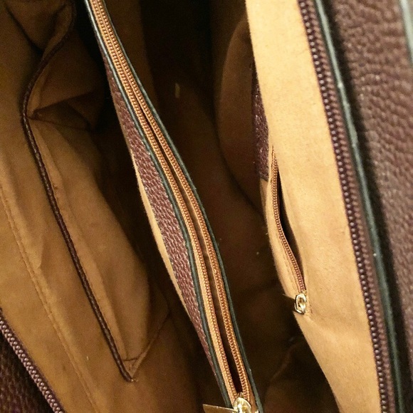 Top handle Handbag with lock. - Picture 3 of 3